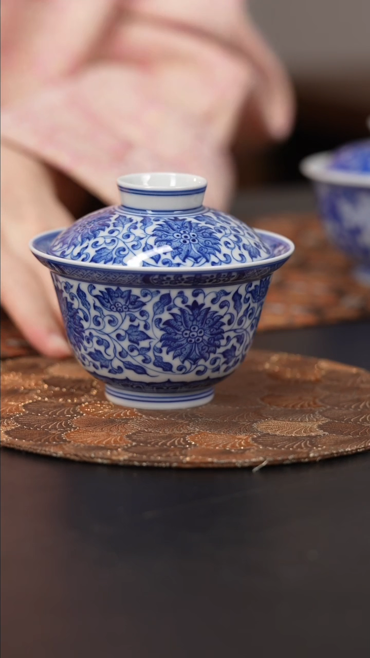 【闪购商品】杯看山柴窑青花缠枝盖碗