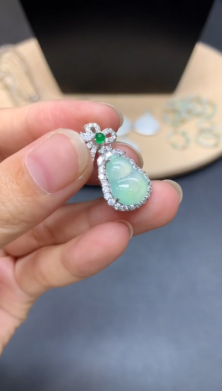 【闪购商品】翡翠吊坠(不含链)银S925镶嵌葫芦【多样性发其一】