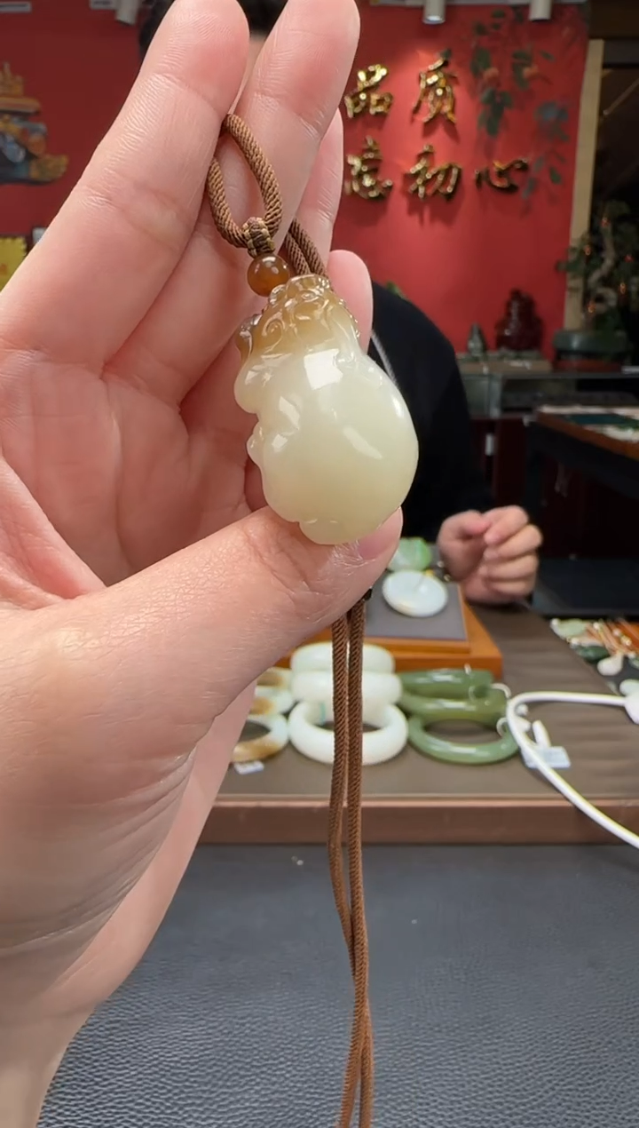 【闪购商品】和田玉颈饰未镶嵌且末糖白貔貅