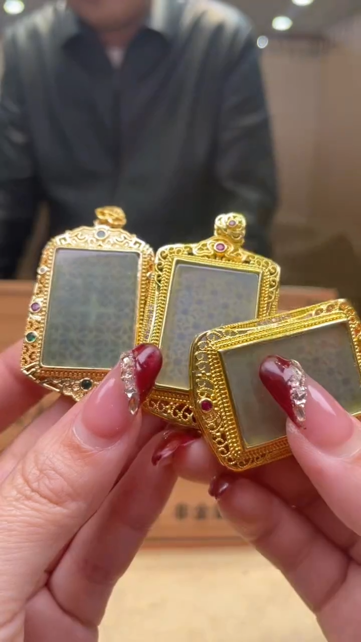 【闪购商品】翡翠颈饰未镶嵌      *A8 (只发一件) 