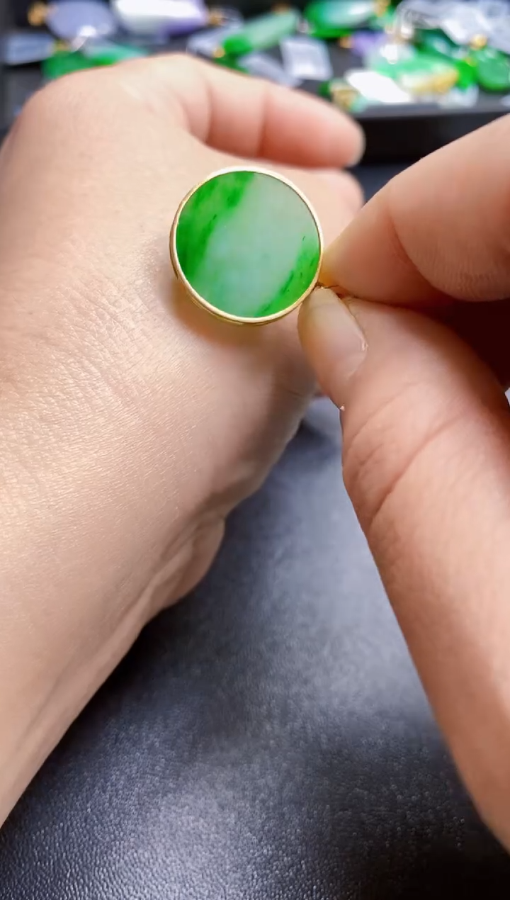 【闪购商品】翡翠颈饰18K金镶嵌吊坠