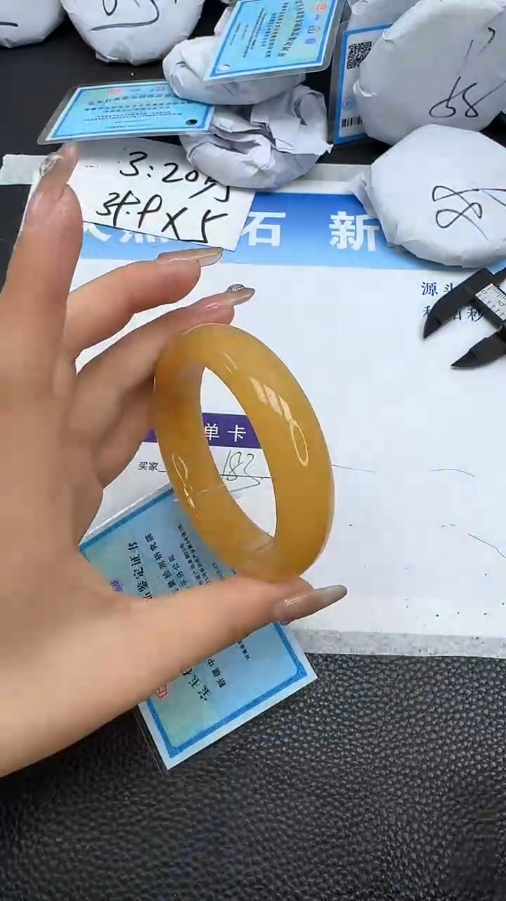【闪购商品】石英质玉手镯未镶嵌183