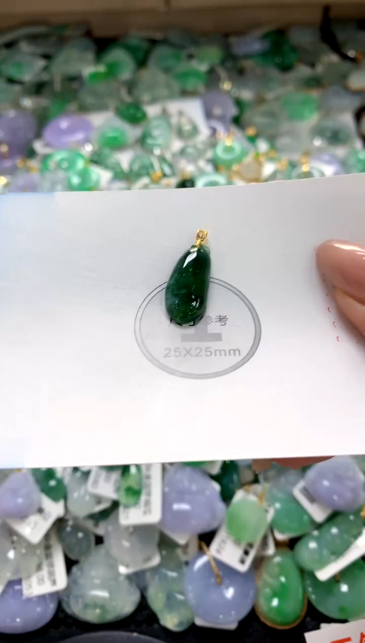 颈饰18K金镶嵌翡翠1111111111111111