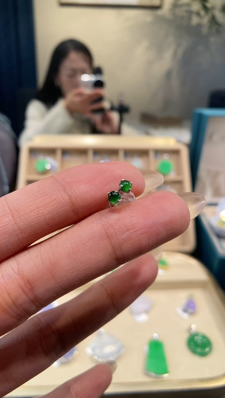 【闪购商品】翡翠吊坠(不含链)18K金镶嵌蛋面耳钉