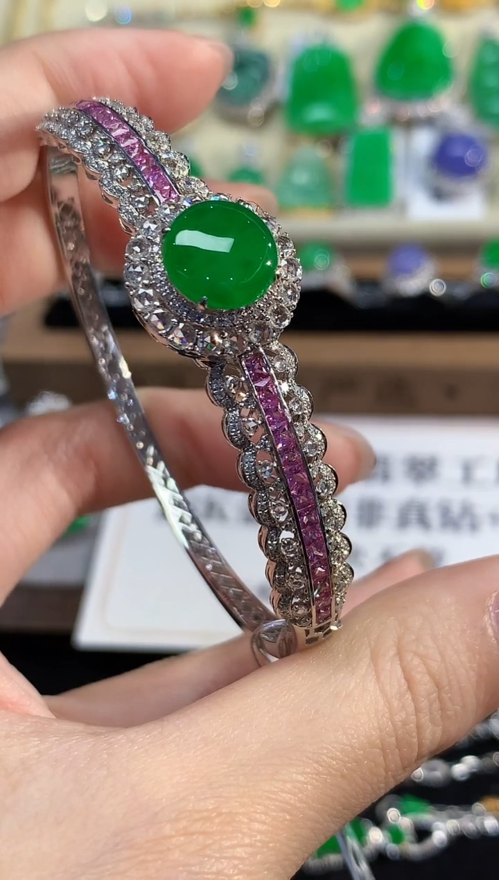 18K金镶嵌手镯翡翠SY多样性发其一