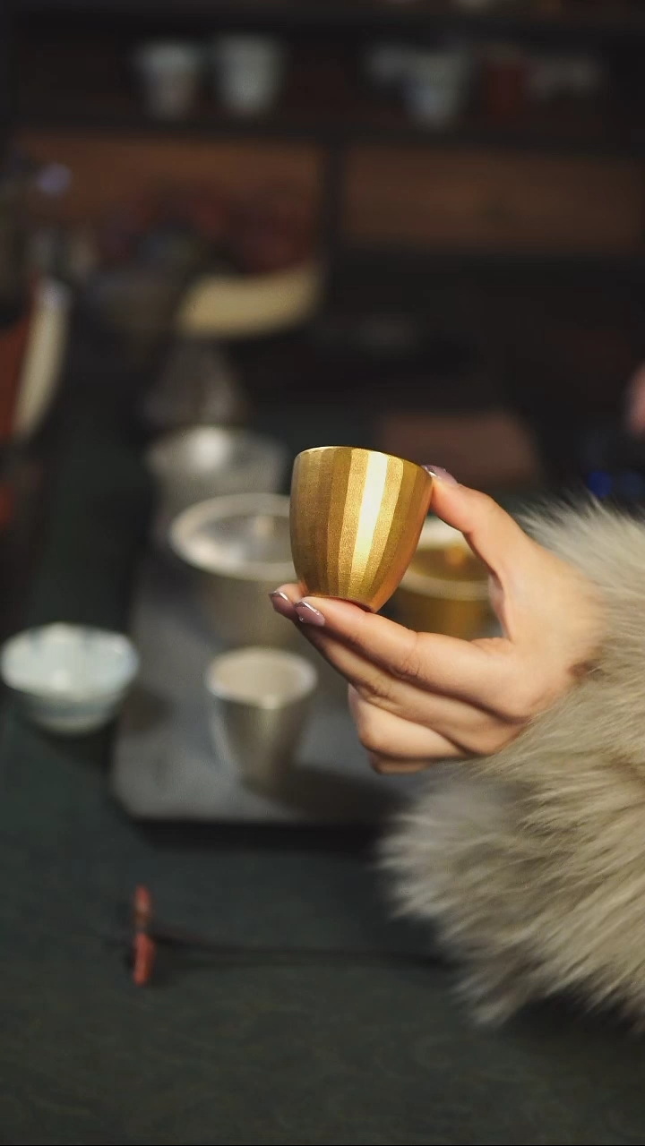 【闪购商品】吴一延 刮棱系列盖碗 金彩