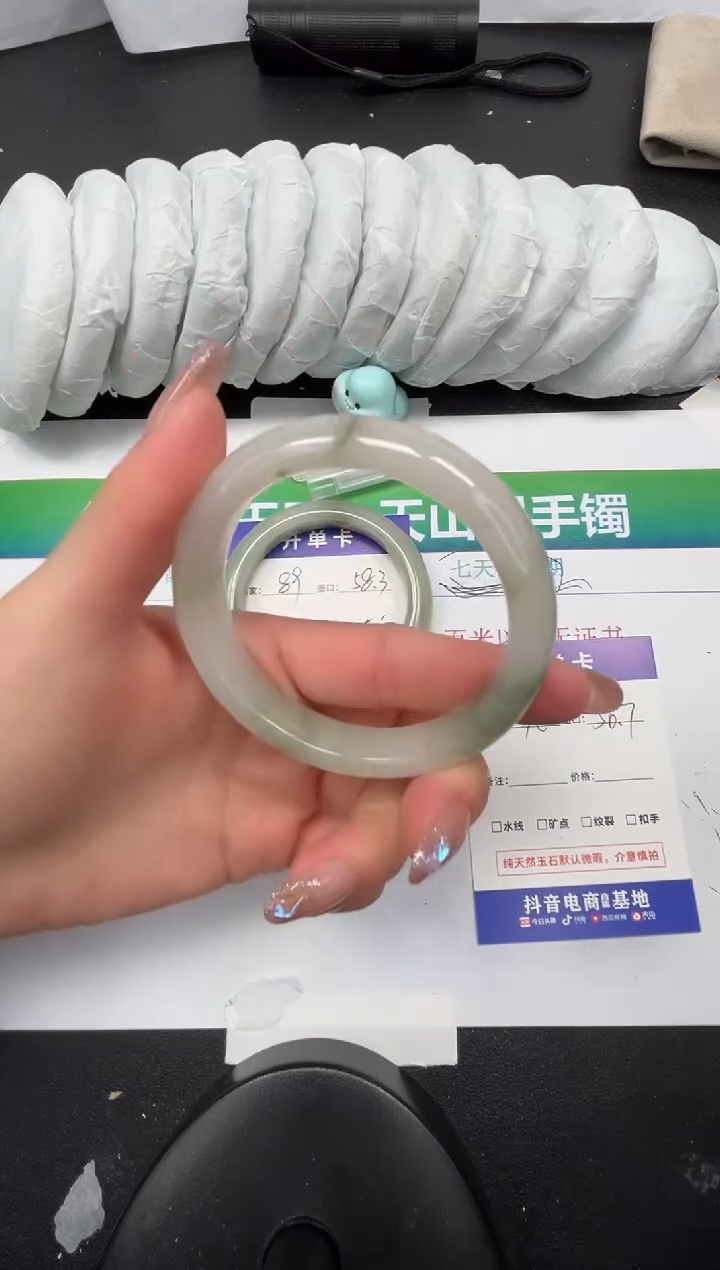 【闪购商品】石英质玉手镯未镶嵌90-56.7