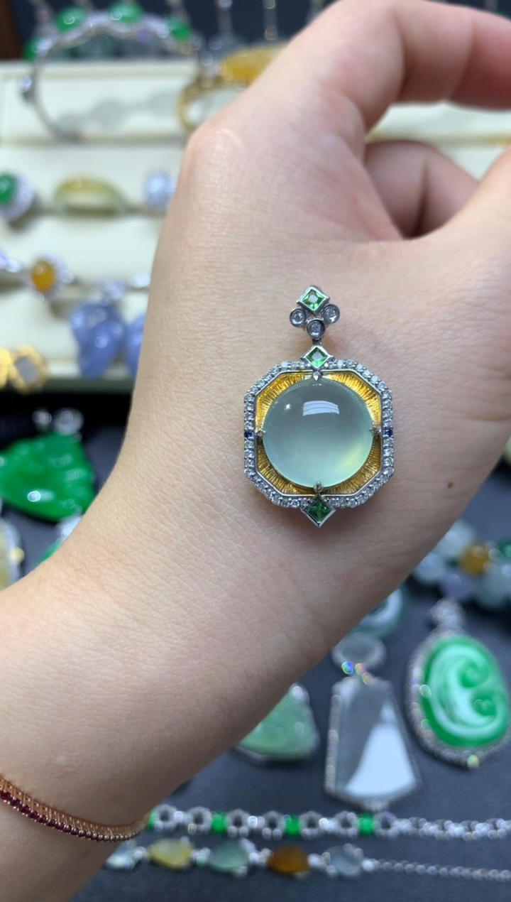 【闪购商品】翡翠18K金镶嵌颈饰吊坠