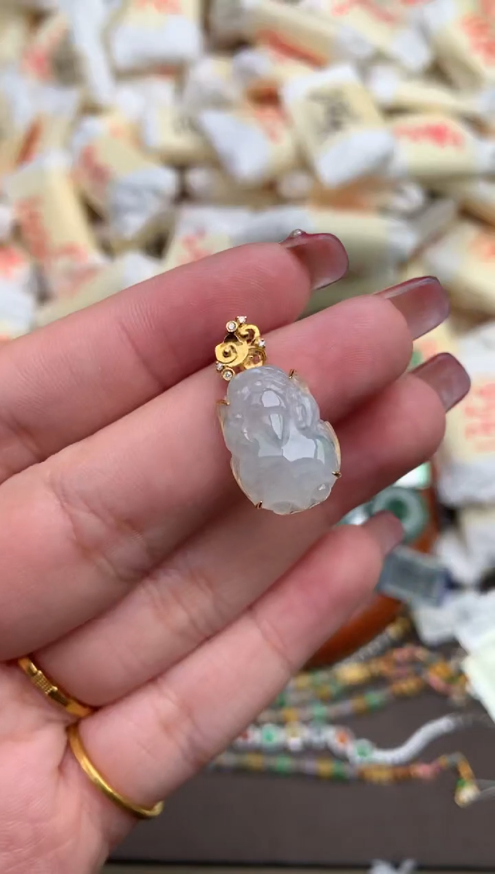 翡翠挂件18K金镶嵌—