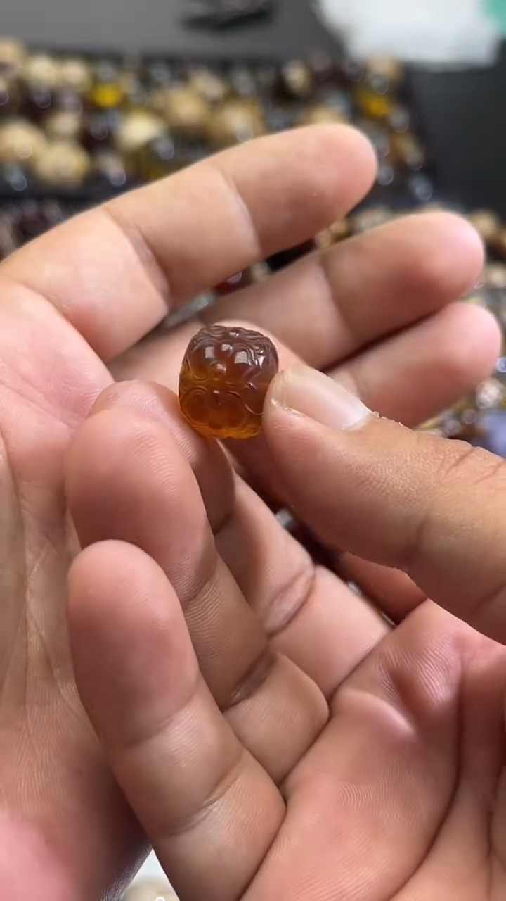 未镶嵌琥珀裸石15