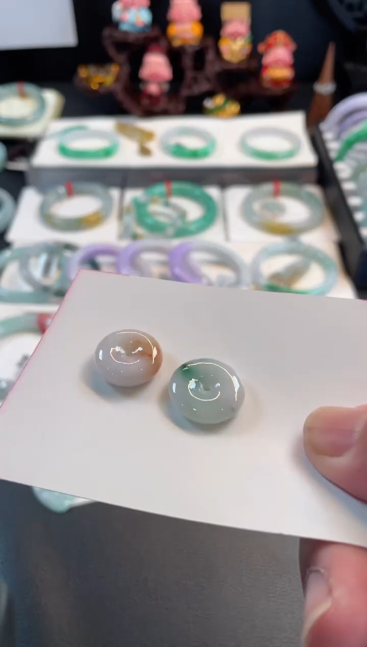 翡翠手镯未镶嵌20有纹裂