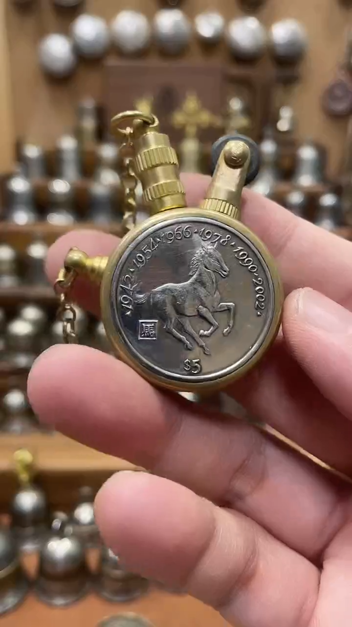 张*利比里亚生肖马打火机