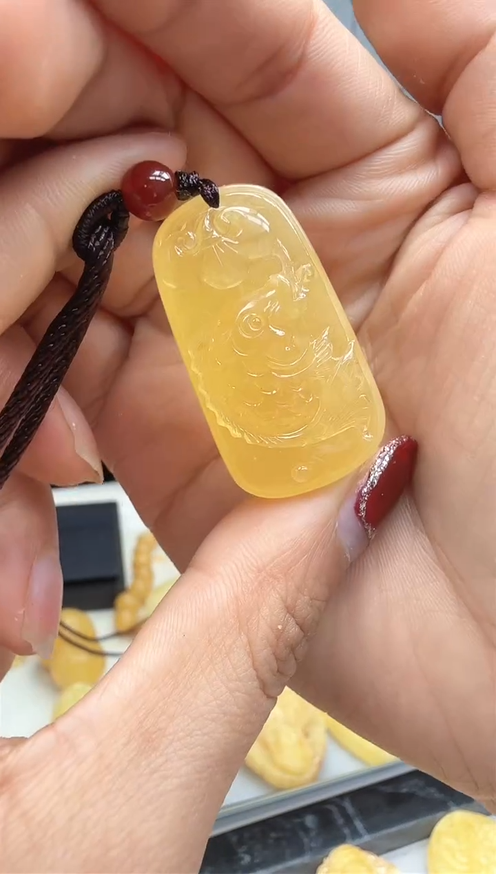 【闪购商品】琥珀裸石未镶嵌挂坠