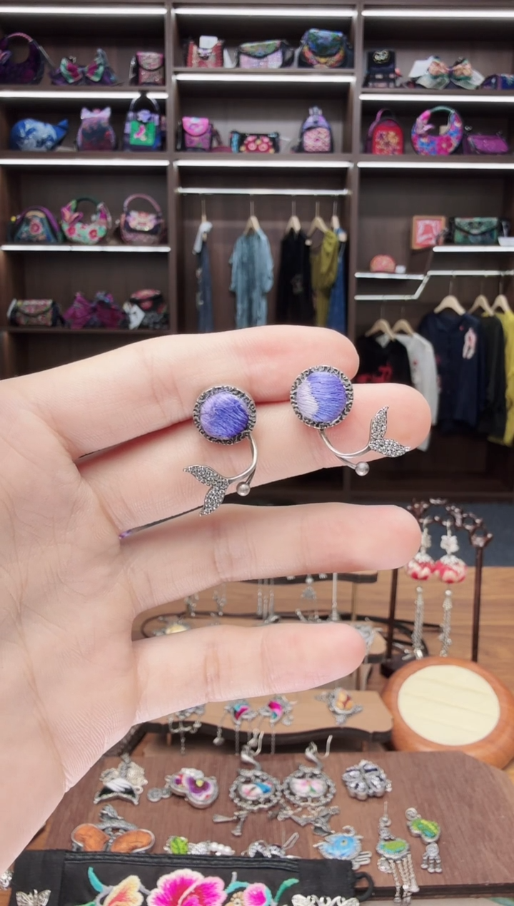 织绣63蒙阿苏苗绣传承店