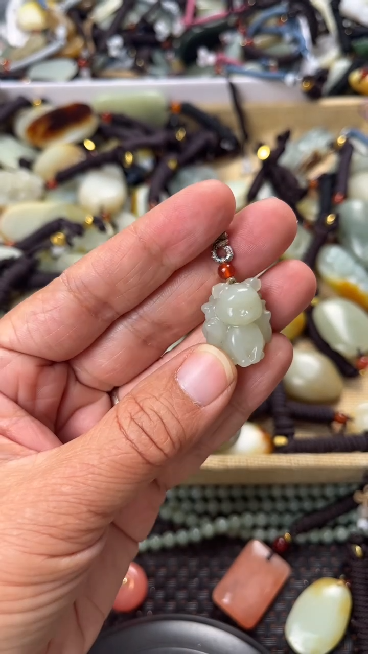 【闪购商品】和田玉颈饰未镶嵌多样性发货没有证书拍一发一有瑕