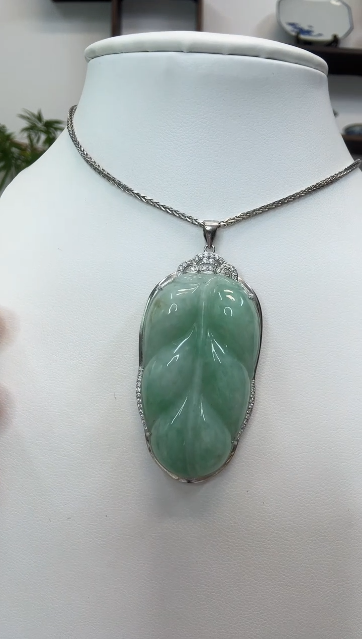 吊坠(赠链)银S925镶嵌翡翠叶子