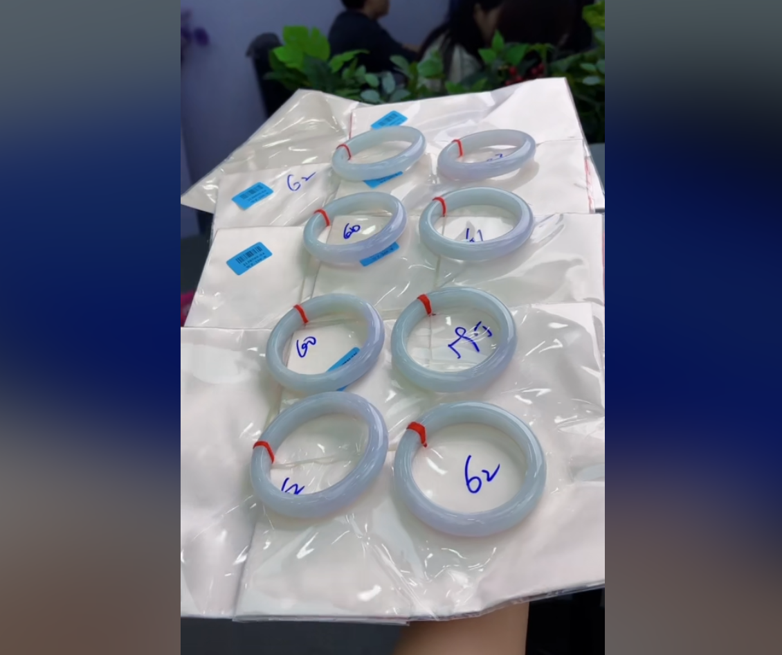  天然A货翡翠手镯多样性发其一KC---W132