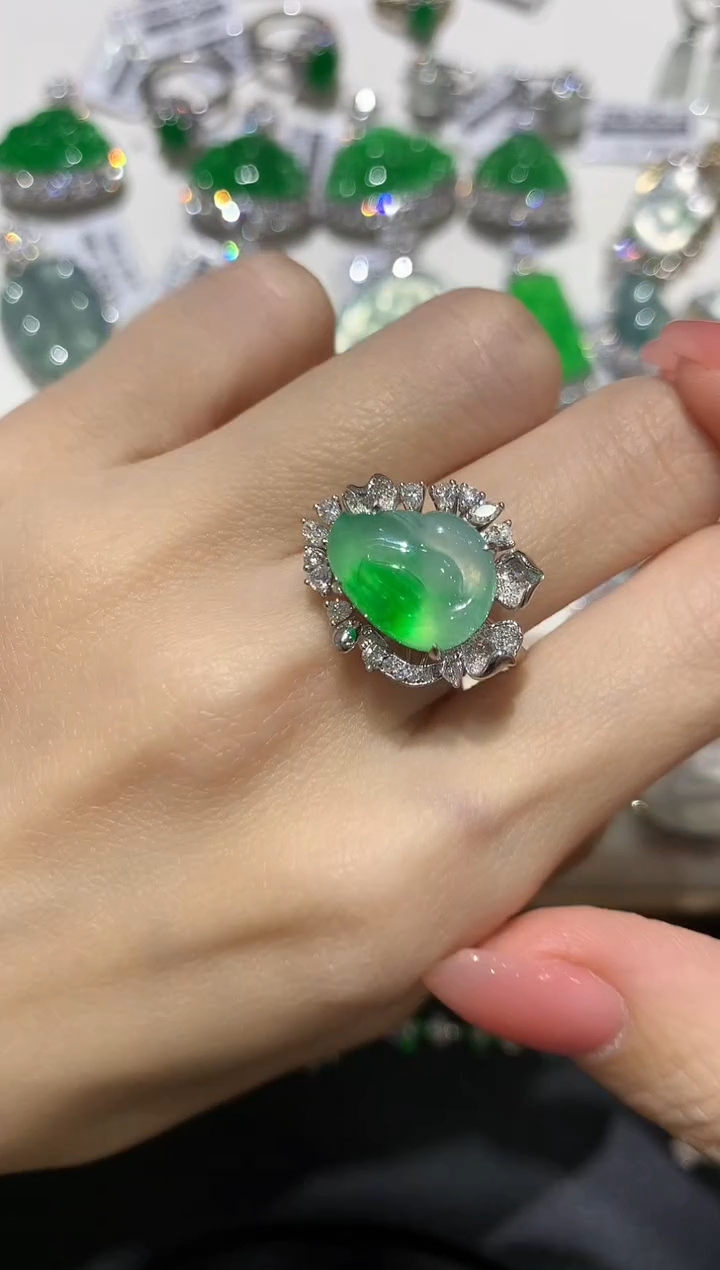 【闪购商品】翡翠吊坠(不含链)18K金镶嵌团购1