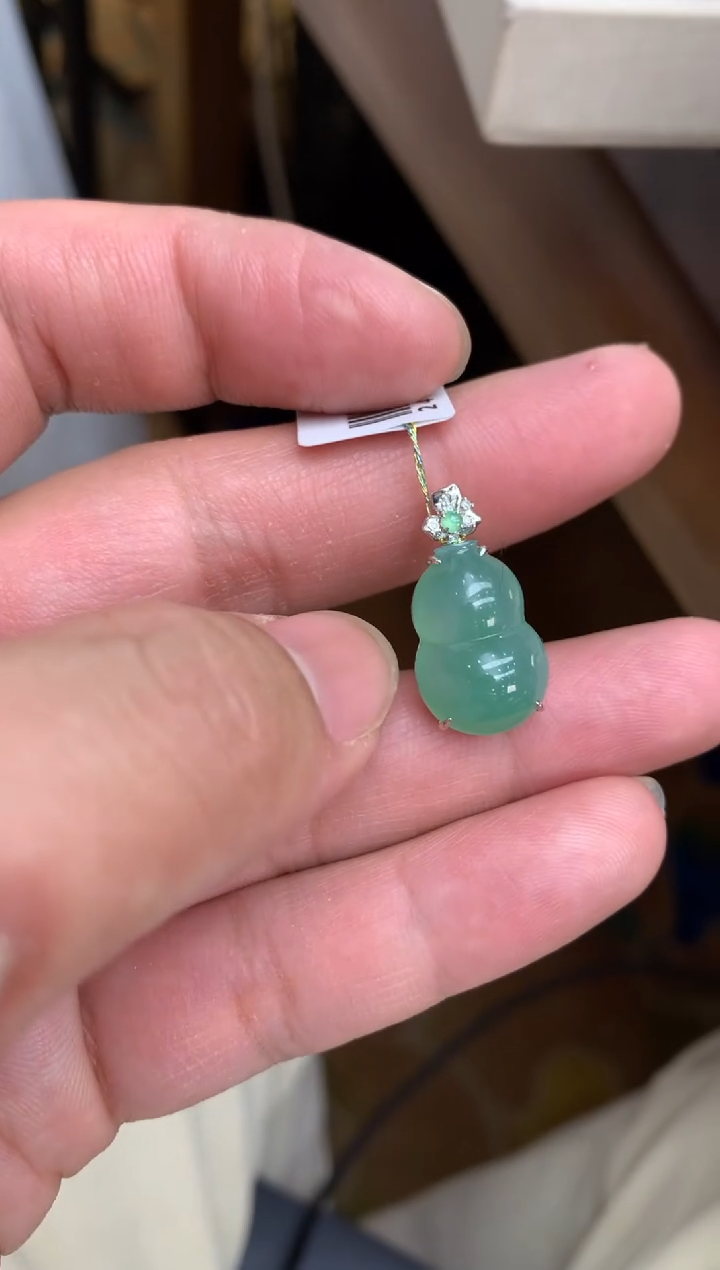 【闪购商品】翡翠颈饰18K金镶嵌葫芦