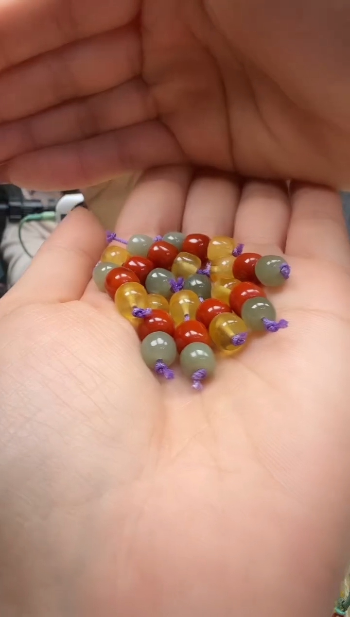 裸石琥珀未镶嵌随机一件