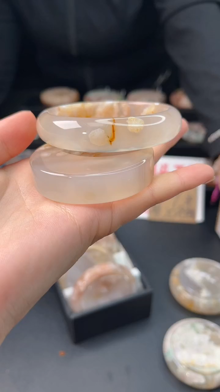 【闪购商品】石英质玉手镯未镶嵌赠送镯心（58圈口）无证书