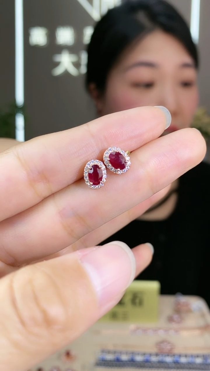 【闪购商品】红宝石耳饰银S925镶嵌耳饰