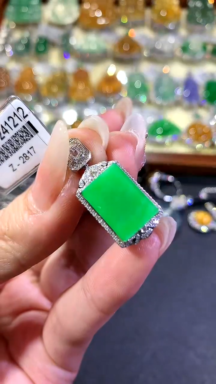 【闪购商品】翡翠吊坠(不含链)18K金镶嵌330-无事牌