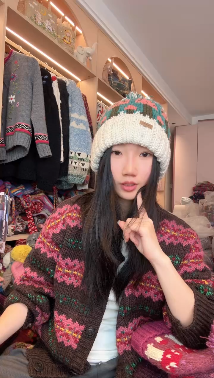 羊毛灰色翻边蘑菇