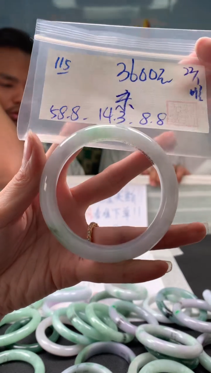 【闪购商品】翡翠手镯未镶嵌翡翠手镯 下单联系小耳机#115