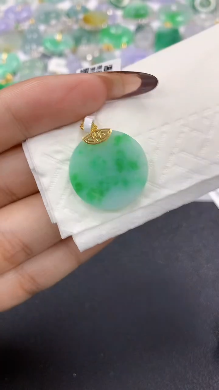 颈饰18K金镶嵌翡翠a货假一赔三支持复检百元上9元证书费自理