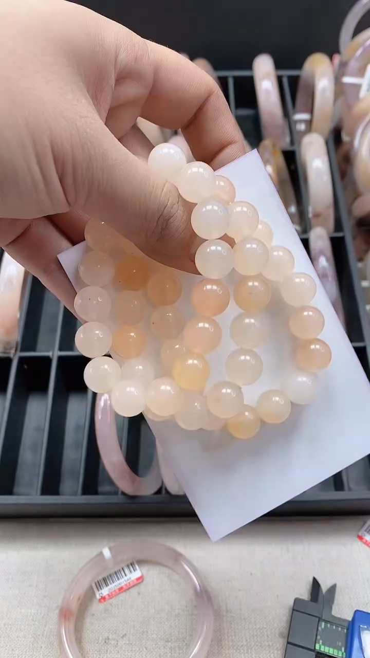 【闪购商品】石英质玉手镯未镶嵌拍一发一多样性发货