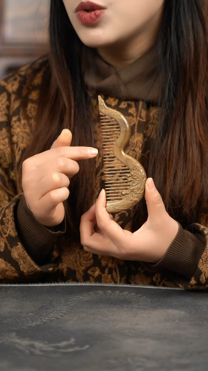 【闪购商品】金丝楠木雕拆房老料精工葫芦款木梳