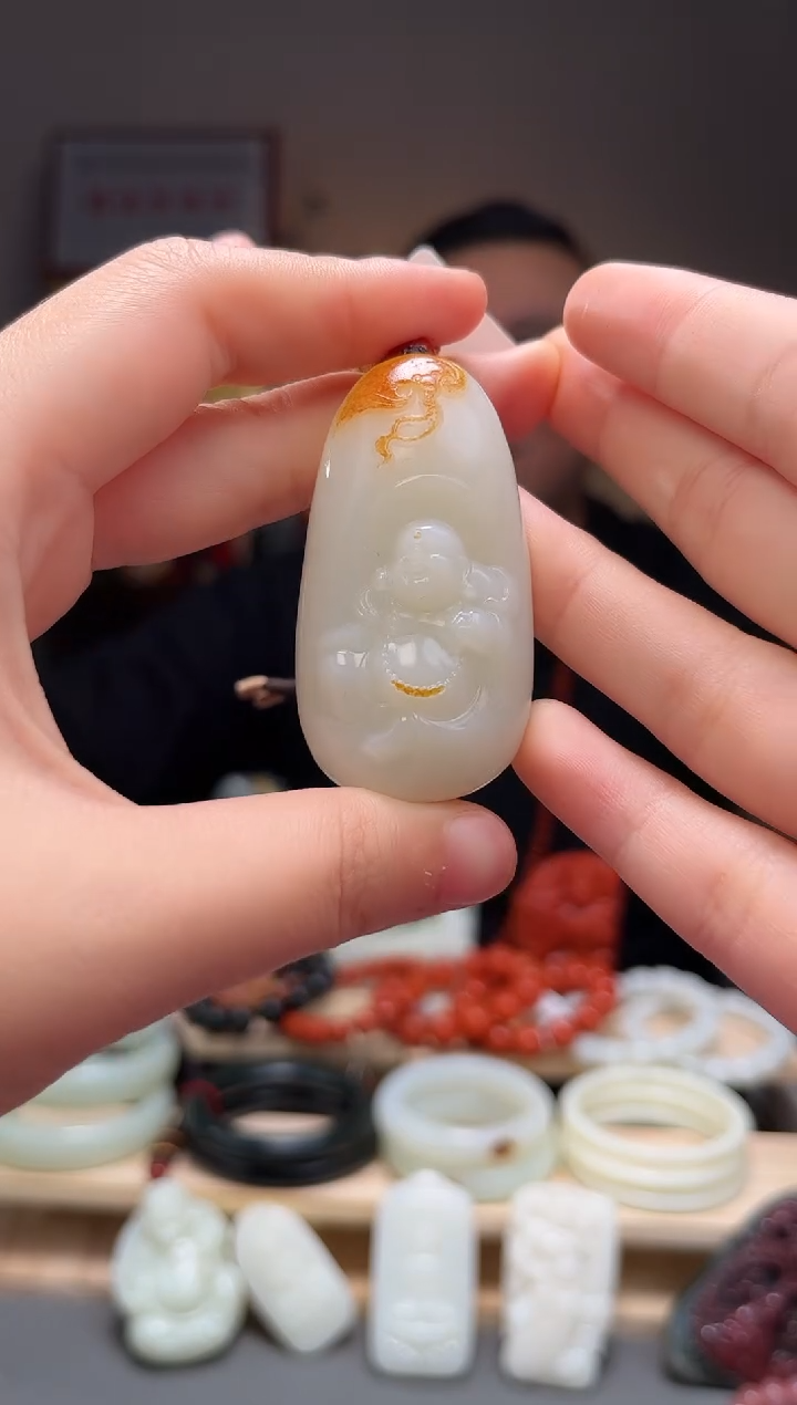 颈饰未镶嵌和田玉吊坠