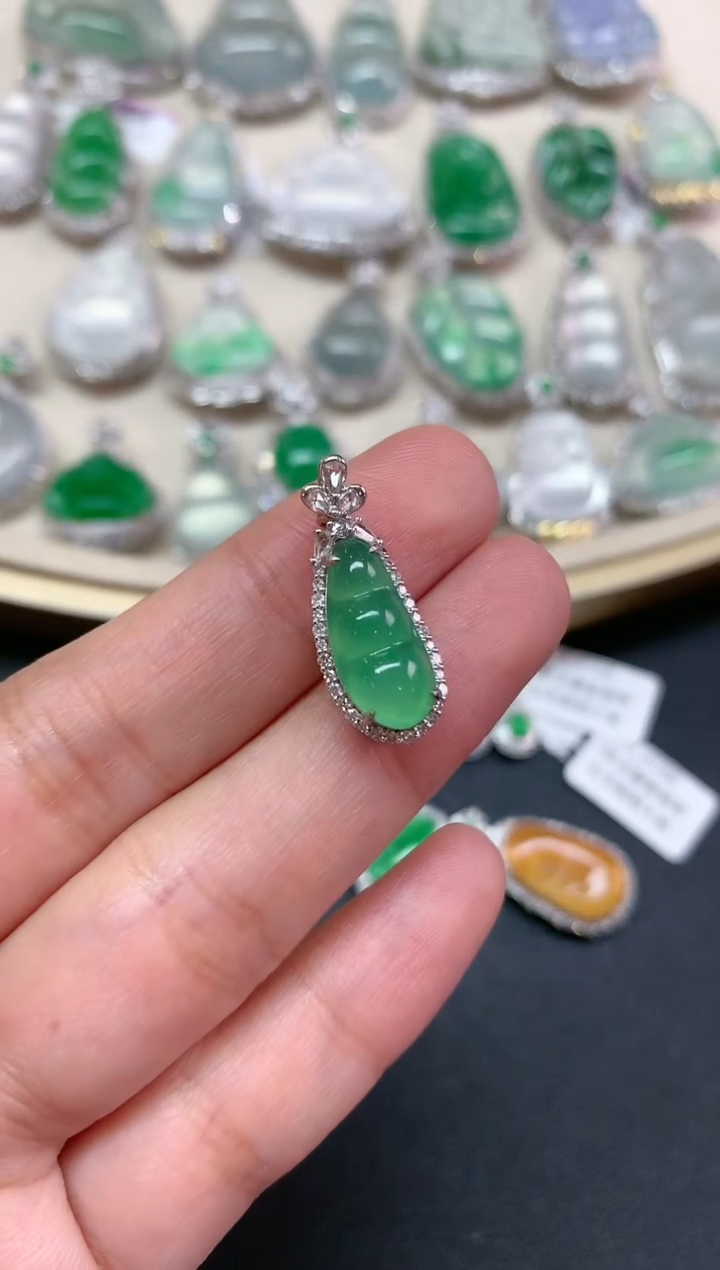 【闪购商品】翡翠吊坠(不含链)18K金镶嵌W65|9800