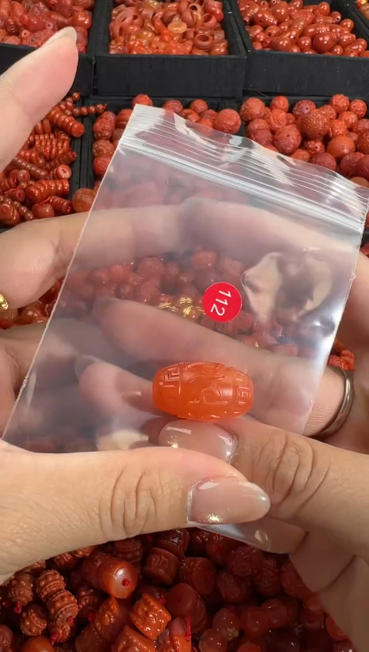 南红玛瑙未镶嵌颈饰1