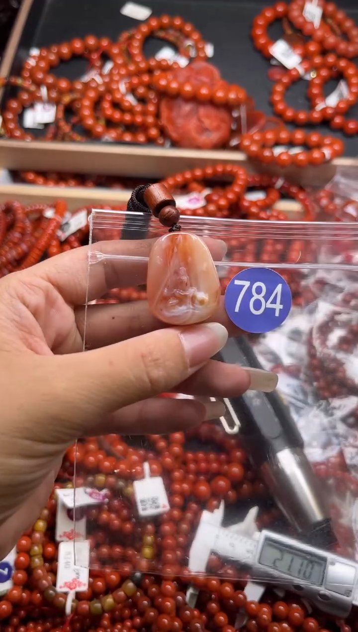 南红玛瑙未镶嵌珠宝奇石784