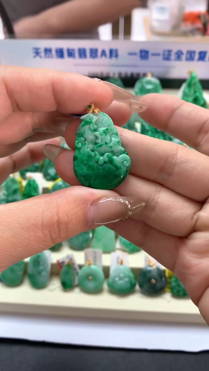 【闪购商品】翡翠吊坠(不含链)18K金镶嵌挂件