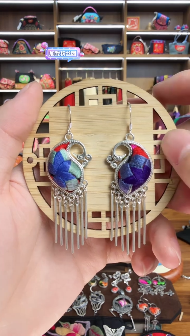 【闪购商品】织绣40蒙阿苏苗绣传承