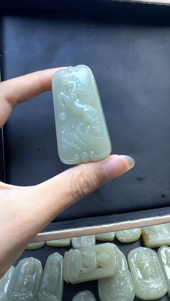 和田玉（糖玉）未镶嵌吊坠(不含链)18