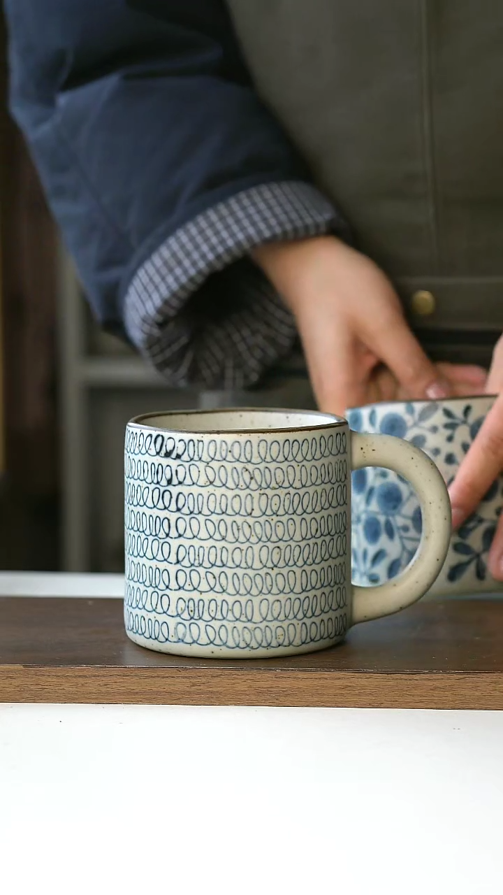 【闪购商品】陶瓷粗陶手绘没烦恼马克杯420ml@4-2@