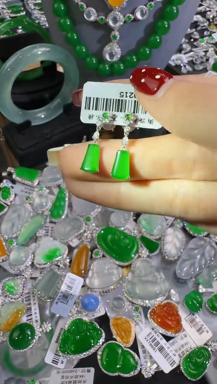 【闪购商品】翡翠颈饰未镶嵌无事牌