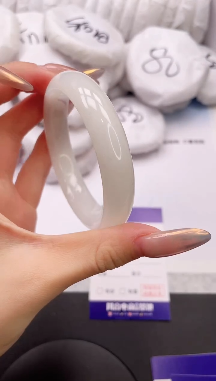 【闪购商品】和田玉手镯未镶嵌10K174-56