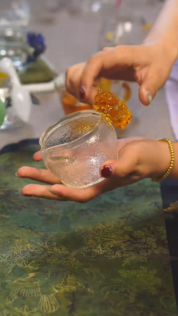晶焱金标黄猫小猫戏鱼