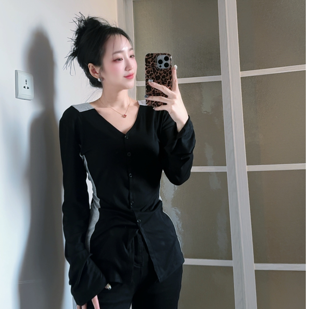 D2671设计感小众撞色单排扣上衣女新款修身显瘦长袖t恤内搭打底衫