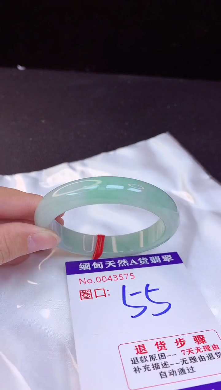 【闪购商品】翡翠手镯未镶嵌55+