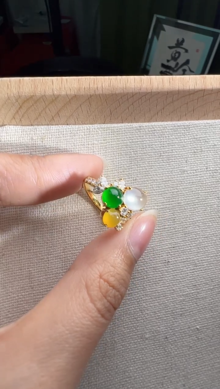 未镶嵌定制翡翠三彩蛋面戒指