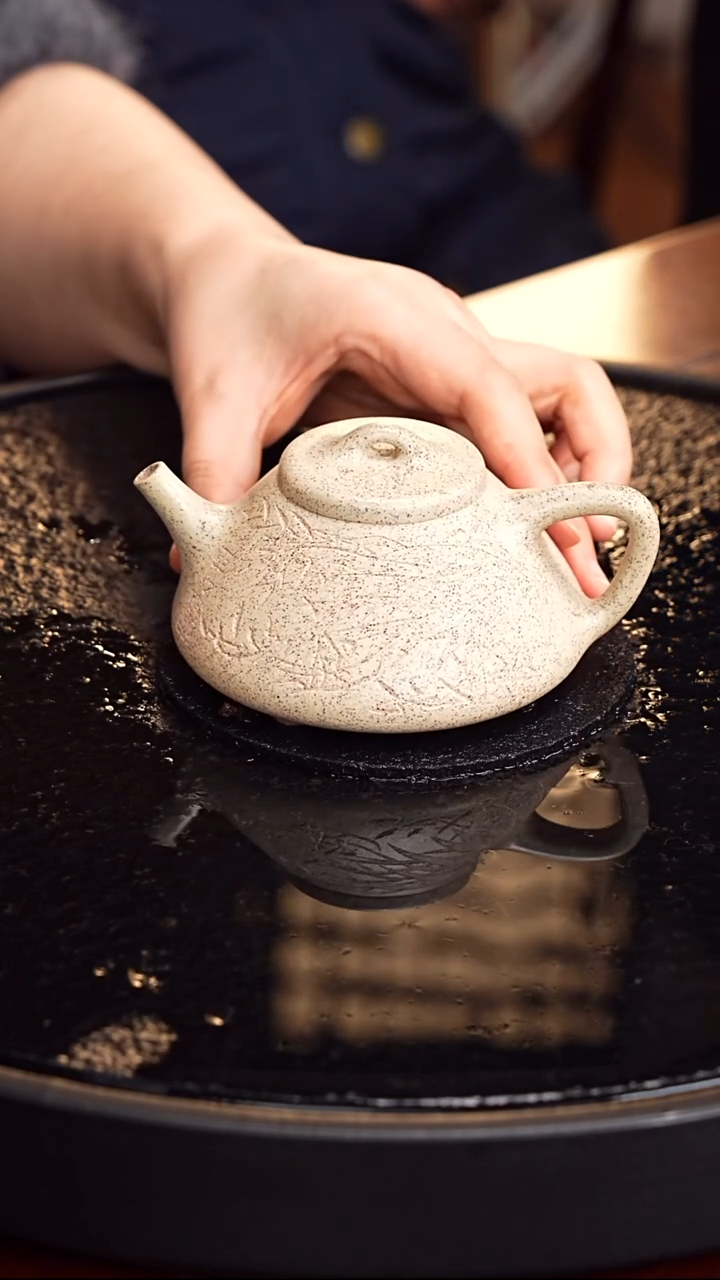 茶壶紫砂丁雪英  子冶石瓢51 白泥  220毫升 配汉棠盆