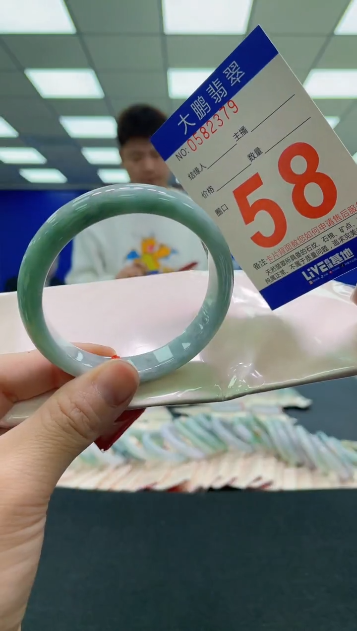 未镶嵌手镯翡翠 AAAAAAAAAA