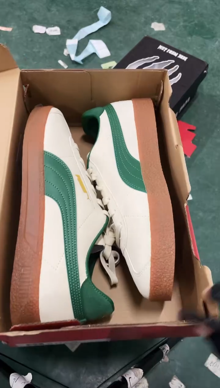 彪马时尚运动鞋42.5M   CC11