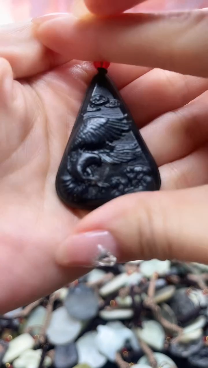 未镶嵌岫玉吊坠`